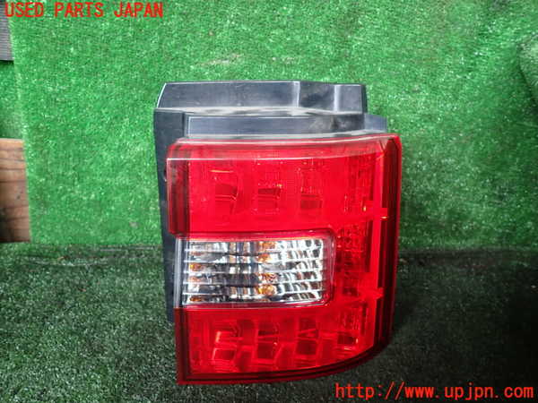 1UPJ-39691530]デリカD：5(CV2W)右テールランプ 中古_m0001.jpg