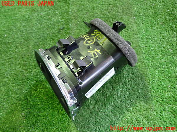 2UPJ-39817527]ボルボ・V40(MB4164T)エアコン吹き出し口2(右) 中古_m0002.jpg