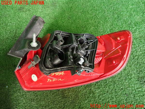2UPJ-39841536]アウディ・A3 スポーツバック(8PCAX)左テールランプ 中古_m0002.jpg