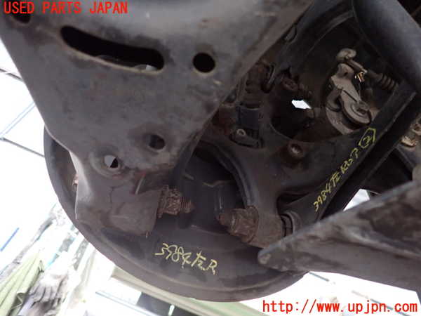 2UPJ-39844305]アウディ・A3 スポーツバック(8PCAX)左リアナックルハブ 中古_m0001.jpg