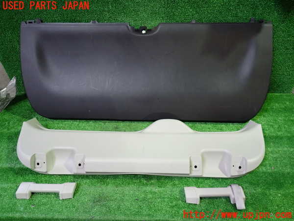 1UPJ-39971578]セレナ(GNC27)バックドア内張り 中古_m0001.jpg