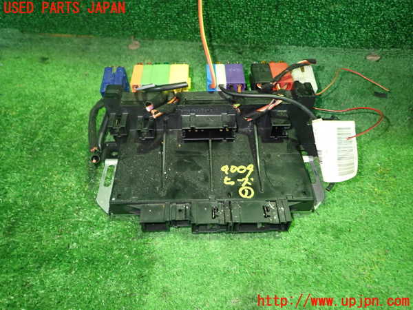 1UPJ-40046741]ベンツ SL350 R230(230458)ヒューズボックス1(室内運転席側) 中古_m0002.jpg