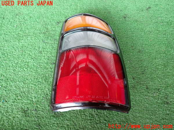 2UPJ-40101530]シボレー・サバーバン(不明)右テールランプ 中古_m0001.jpg