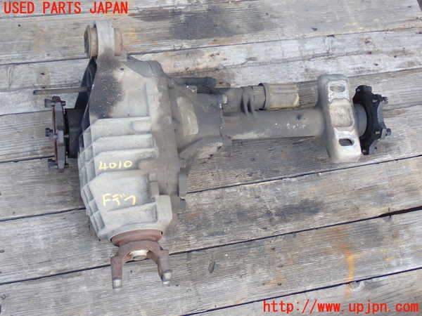 2UPJ-40104350]シボレー・サバーバン(不明)フロントデフ 中古_m0001.jpg