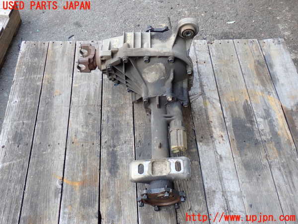 2UPJ-40104350]シボレー・サバーバン(不明)フロントデフ 中古_m0003.jpg