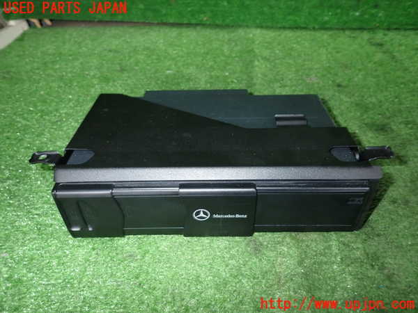 2UPJ-40136505]ベンツ C180 コンプレッサー(203046)(W203系)CDチェンジャー (ジャンク品) 中古_m0001.jpg