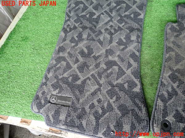 2UPJ-40137800]ベンツ C180 コンプレッサー(203046)(W203系)フロアマット 中古_m0003.jpg