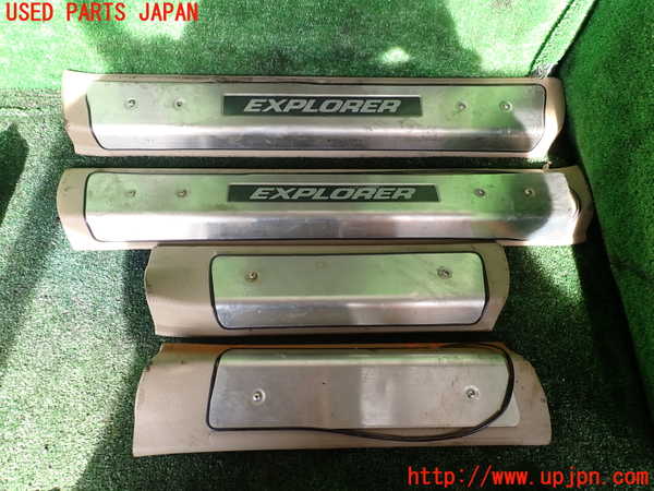 1UPJ-40237740]エクスプローラー(1FMEU74P)スカッフプレート 【左ハンドル】 中古_m0001.jpg