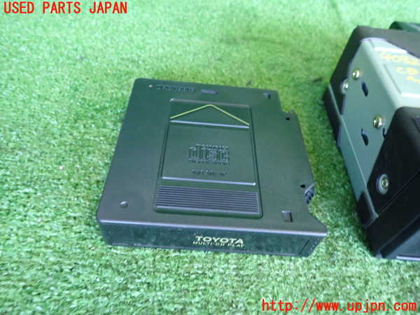 2UPJ-40326505]セルシオ(UCF21)CDチェンジャー 中古_m0002.jpg