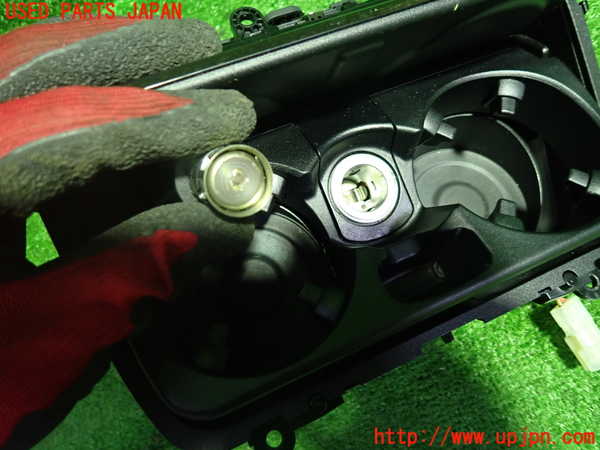 1UPJ-40487810]BMW アクティブハイブリッド5(AH5)(FZ35)(F10)ドリンクホルダー 中古_m0003.jpg