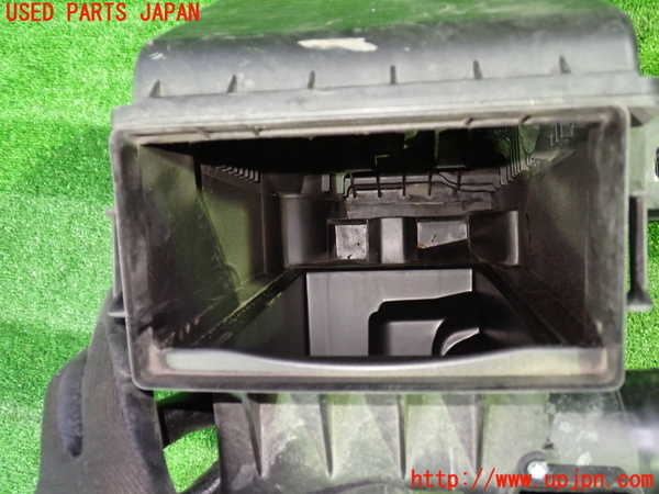 1UPJ-40542560]NV200 バネット バン(VM20)エアクリーナーボックス 中古_m0003.jpg