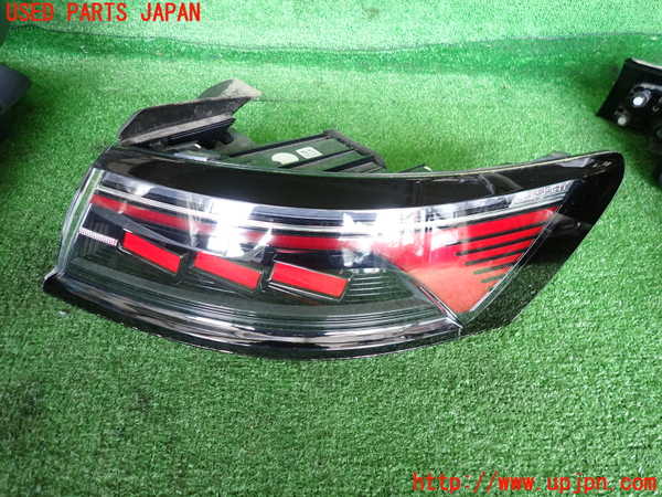2UPJ-40561530]VW アルテオン シューティングブレーク(3HDNUF)右テールランプ 中古_m0001.jpg