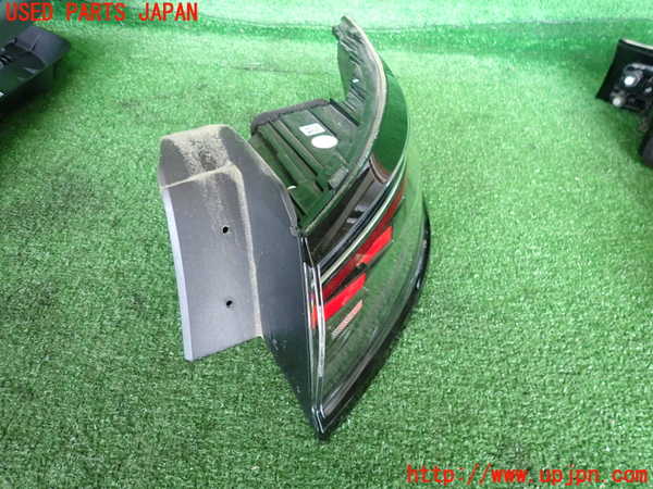 2UPJ-40561530]VW アルテオン シューティングブレーク(3HDNUF)右テールランプ 中古_m0002.jpg