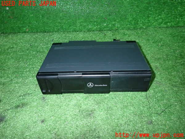 2UPJ-40586505]ベンツ SL350(230467)(R230)CDチェンジャー (ジャンク品) 中古_m0001.jpg