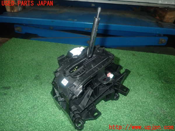 1UPJ-40637555]カローラ ツーリング ハイブリッド(ZWE214W)ATシフトレバー 中古_m0001.jpg