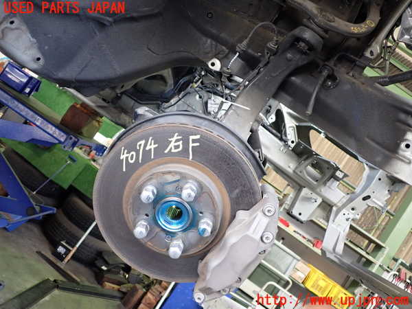 2UPJ-40744290]レジェンド(KB2)右フロントナックルハブ 中古_m0001.jpg