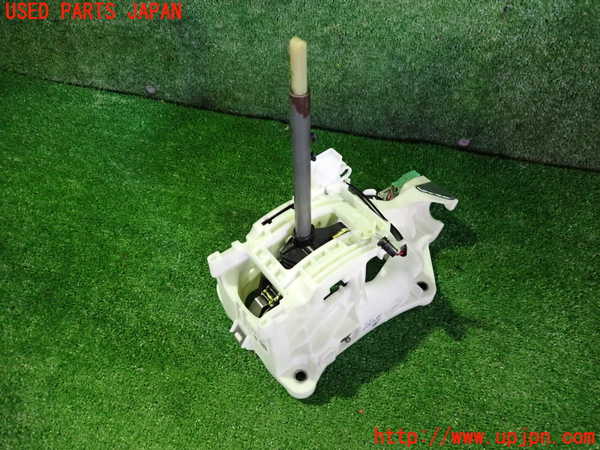 2UPJ-40747555]レジェンド(KB2)ATシフトレバー 中古_m0001.jpg