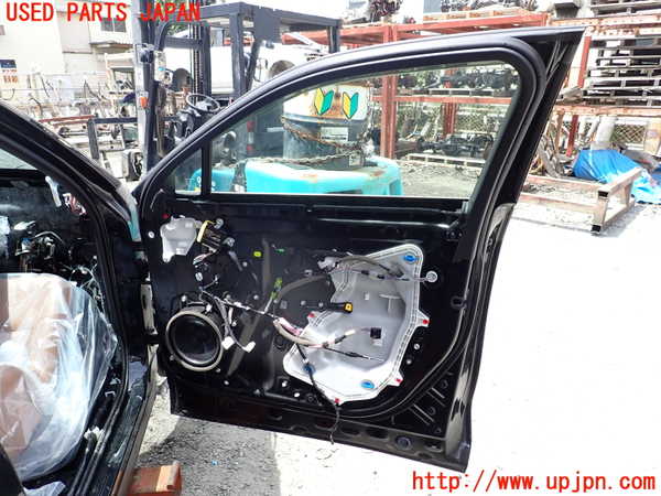 1UPJ-40761230]レクサス・UX250h(MZAH10)右前ドア 中古 NSG M31A 43R-019812_m0002.jpg