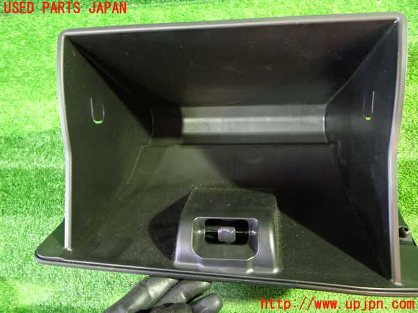 1UPJ-40807516]ソリオ(MA37S)グローブボックス1 中古_m0002.jpg