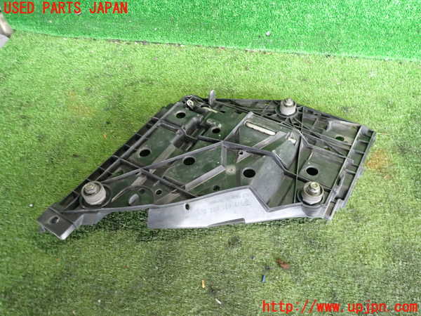 2UPJ-40851140]ポルシェ・パナメーラ(970M46(改))右ヘッドライトリム 中古_m0002.jpg