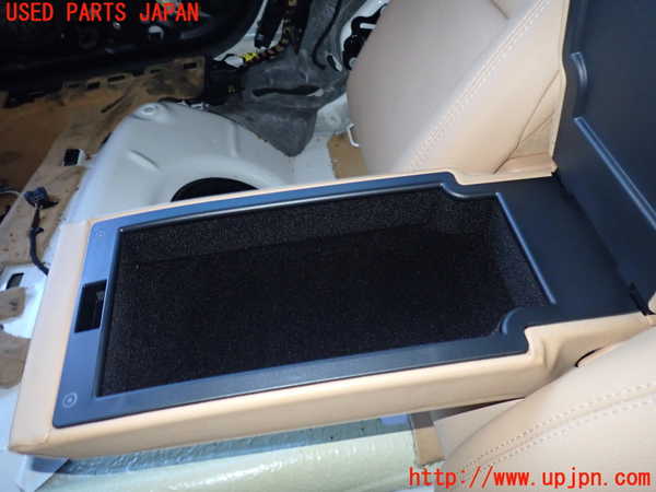 2UPJ-40857385]ポルシェ・パナメーラ(970M46(改))リアシート 中古_m0003.jpg