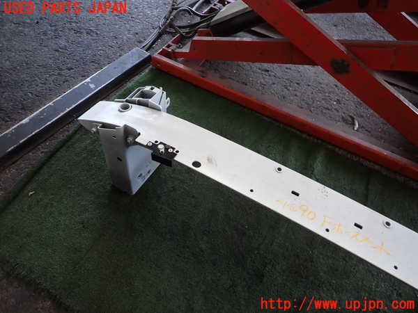 2UPJ-40901014]ボルボ・V60(ZB420TM)フロントバンパーホースメント 中古_m0002.jpg