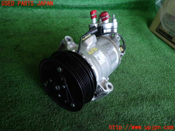 2UPJ-40906025]ボルボ・V60(ZB420TM)エアコンコンプレッサー 中古_m0001.jpg