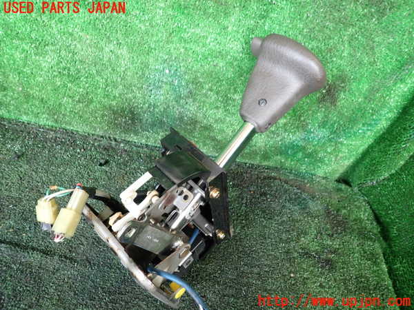 1UPJ-40917555]ハイエースワゴン100系(KZH100G)ATシフトレバー 中古_m0003.jpg