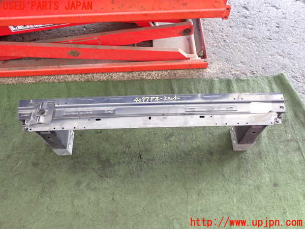 2UPJ-40971014]ジャガー・XF(JB2NA)フロントバンパーホースメント 中古_m0001.jpg