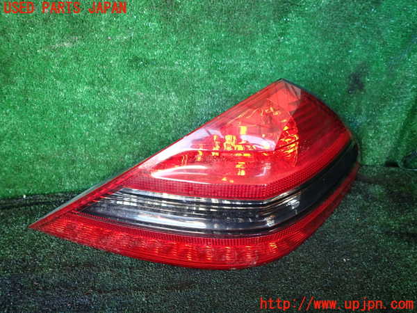 1UPJ-41051530]ベンツ SL500 R230(230475)右テールランプ 中古_m0001.jpg