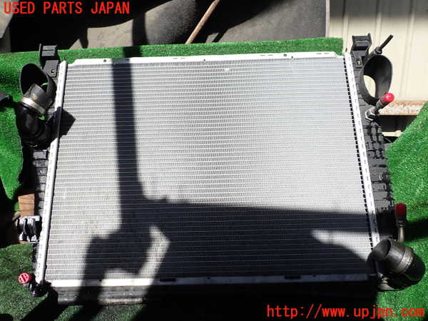 1UPJ-41052321]ベンツ SL500 R230(230475)ラジエーター1 中古_m0001.jpg