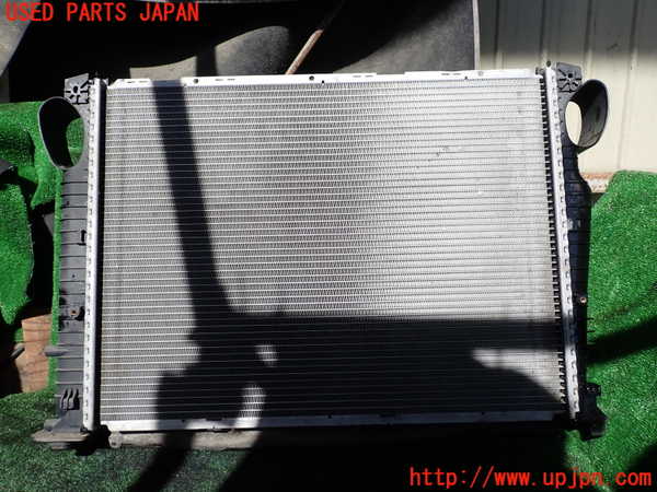 1UPJ-41052321]ベンツ SL500 R230(230475)ラジエーター1 中古_m0002.jpg