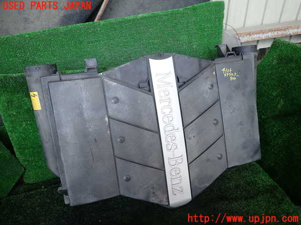 1UPJ-41052560]ベンツ SL500 R230(230475)エアクリーナーボックス 中古_m0001.jpg