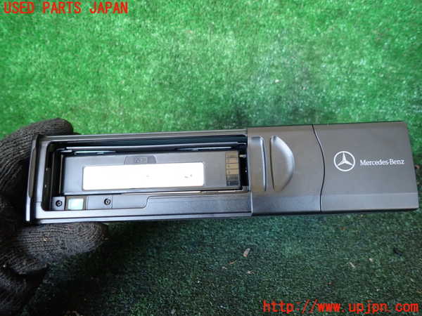 1UPJ-41056505]ベンツ SL500 R230(230475)CDチェンジャー 中古_m0002.jpg