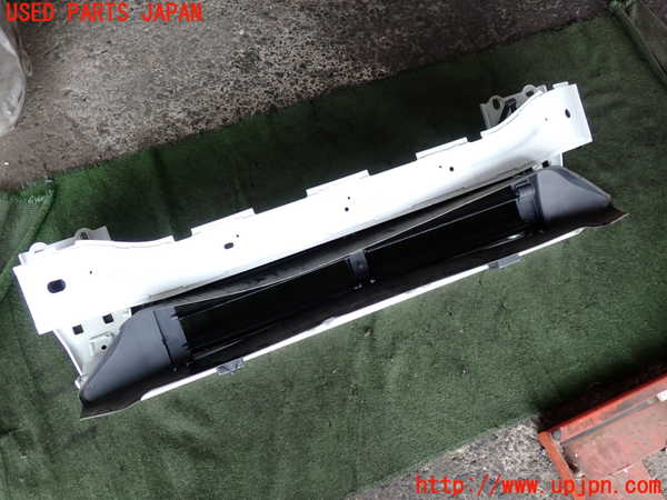 2UPJ-41111014]ジャガー・Eペイス(DF2NA)フロントバンパーホースメント 中古_m0001.jpg