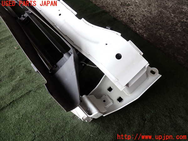 2UPJ-41111014]ジャガー・Eペイス(DF2NA)フロントバンパーホースメント 中古_m0003.jpg