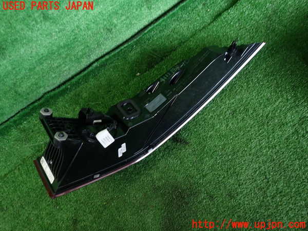 2UPJ-41111536]ジャガー・Eペイス(DF2NA)左テールランプ 中古_m0002.jpg