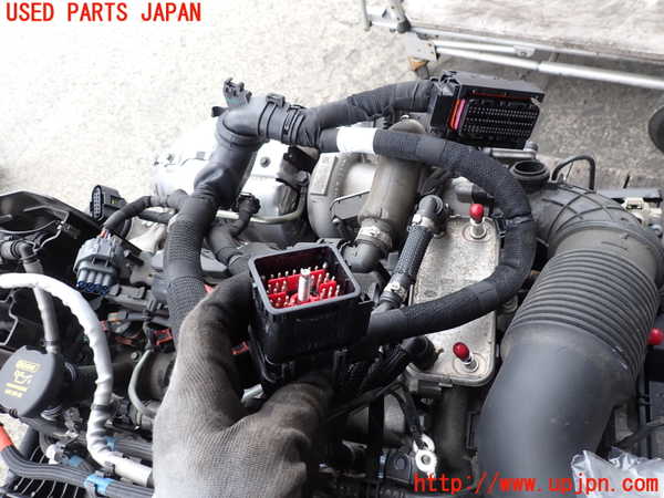 2UPJ-41112010]ジャガー・Eペイス(DF2NA)エンジン 204DT 4WD 中古_m0003.jpg