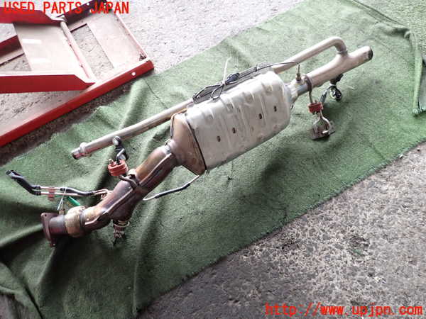 2UPJ-41112662]ジャガー・Eペイス(DF2NA)触媒2 中古_m0002.jpg