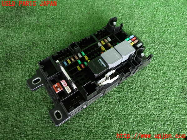 2UPJ-41116742]ジャガー・Eペイス(DF2NA)ヒューズボックス2(室内助手席側) 中古_m0002.jpg