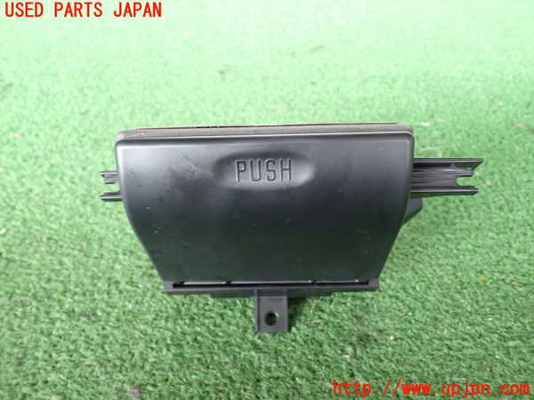 2UPJ-41137821]ビッグホーン(UBS73GW)灰皿1 中古_m0002.jpg