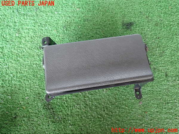 2UPJ-41137810]ビッグホーン(UBS73GW)ドリンクホルダー 中古_m0001.jpg