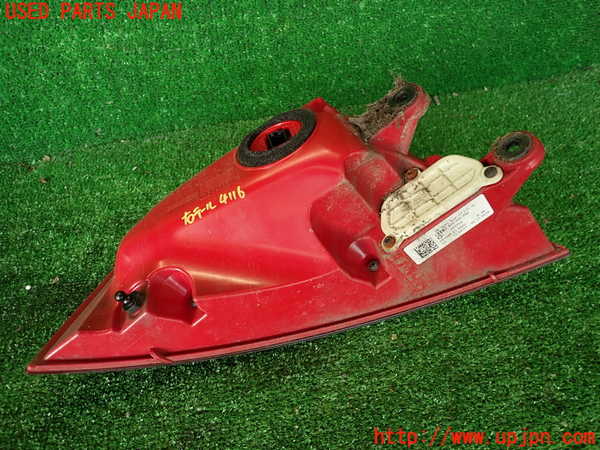 2UPJ-41161530]アウディ・A7 スポーツバック(4GCGWC)右テールランプ 中古_m0002.jpg