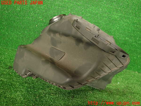 2UPJ-41162560]アウディ・A7 スポーツバック(4GCGWC)エアクリーナーボックス 中古_m0001.jpg