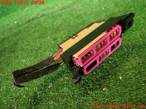 2UPJ-41166743]アウディ・A7 スポーツバック(4GCGWC)ヒューズボックス3(室内助手席側) 中古_m0001.jpg