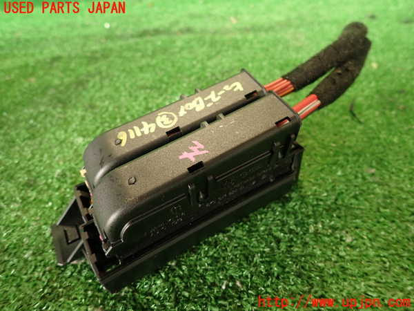 2UPJ-41166743]アウディ・A7 スポーツバック(4GCGWC)ヒューズボックス3(室内助手席側) 中古_m0002.jpg