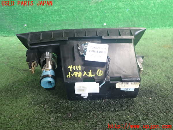 2UPJ-41197841]ダッジ・チャージャー(型式不明)小物入れ1 中古_m0002.jpg