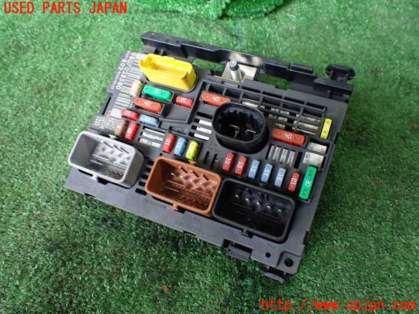 1UPJ-41226741]プジョー・RCZ(T7R5F02)ヒューズボックス1 (EGルーム 助手席側) 中古_m0001.jpg