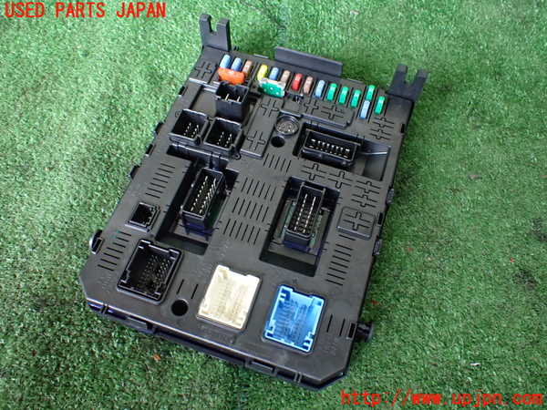 1UPJ-41226742]プジョー・RCZ(T7R5F02)ヒューズボックス2 (室内 助手席側)中古_m0001.jpg