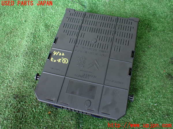 1UPJ-41226742]プジョー・RCZ(T7R5F02)ヒューズボックス2 (室内 助手席側)中古_m0002.jpg